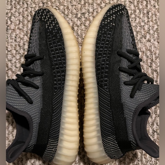 adidas Yeezy Boost 350 V2 Carbon - Picture 5 of 14